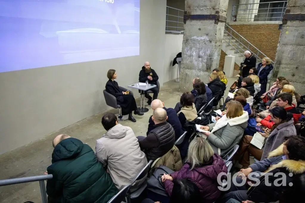 Заступниця Міністра культури України обговорює культурні ініціативи під час візиту до Харкова, січень 2023 року.
