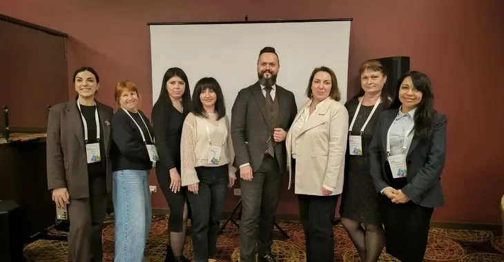 Тетяна Башкатова з колегами на тренінгу з імунопрофілактики у Києві, обговорюють зміни до Національного календаря щеплен