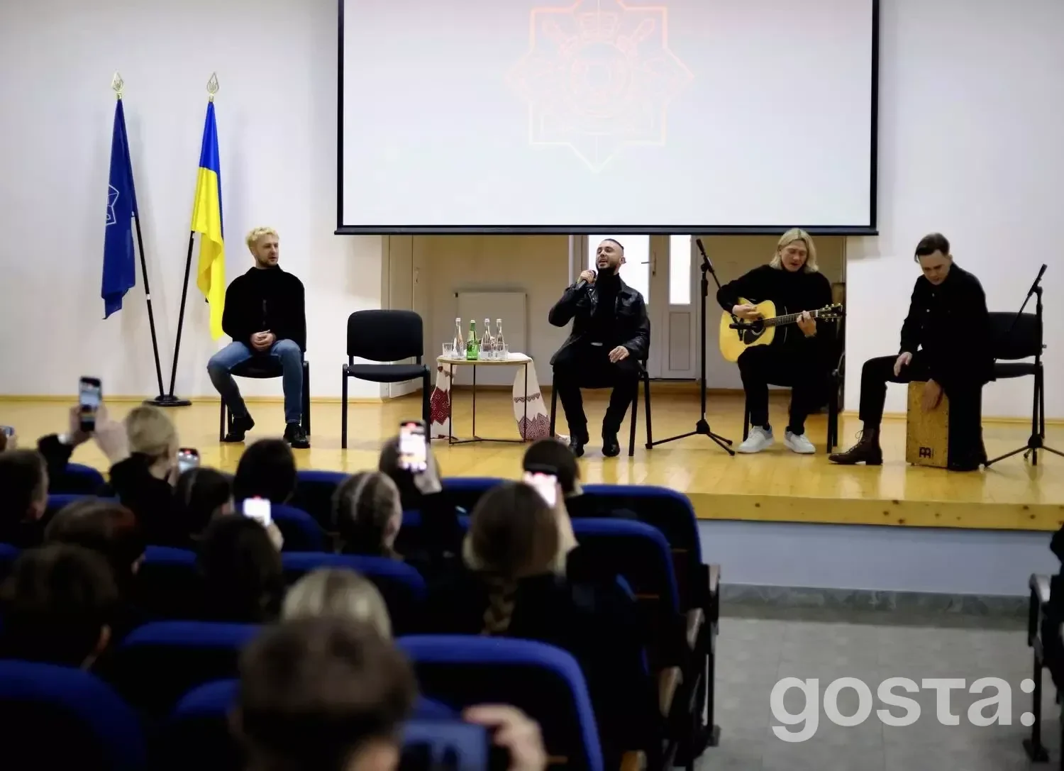 Учасники гурту «Антитіла» зустрічаються з ліцеїстами МВС, діляться досвідом служби та музики в Івано-Франківську.