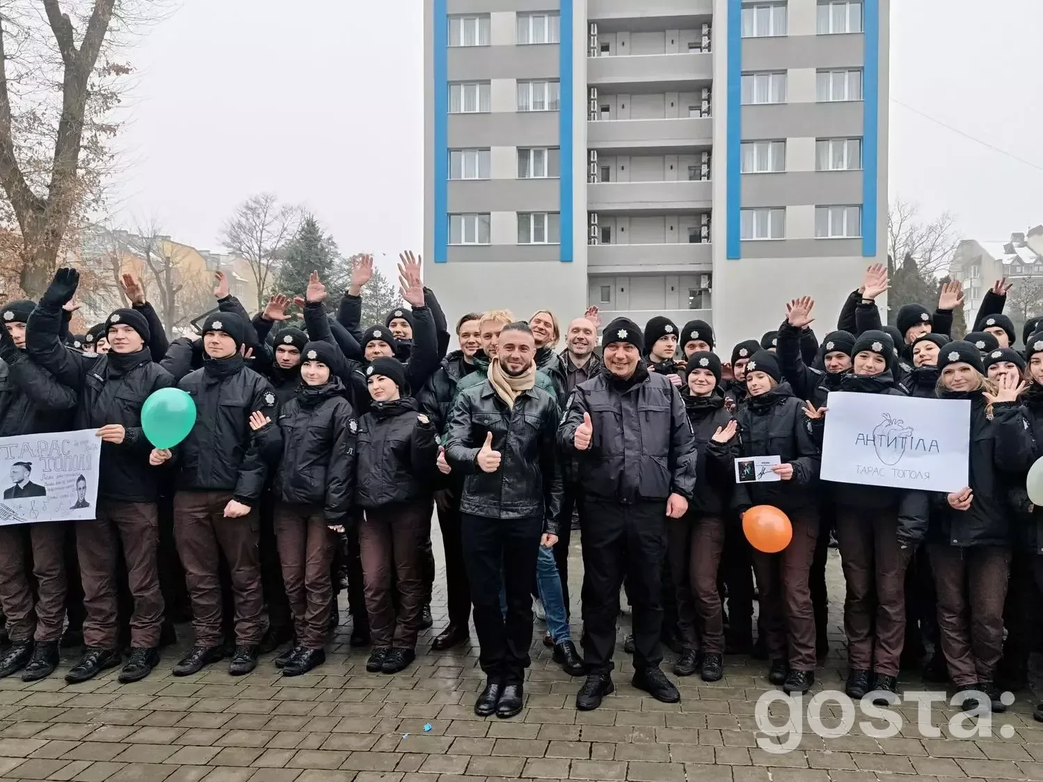 Пріоритетність лірики і дії: Гурт «Антитіла» зустрівся з ліцеїстами МВС в Івано-Франківську, ініціюючи важливу бесіду.