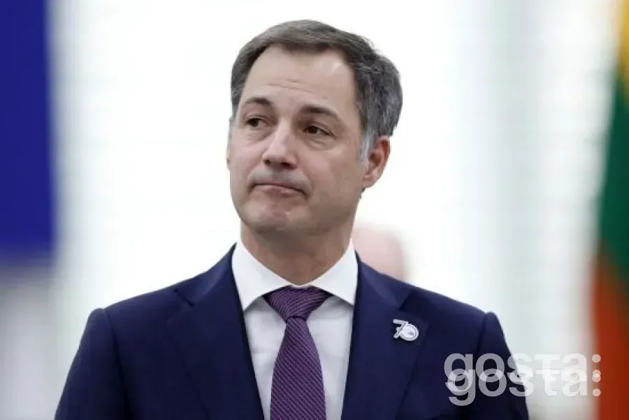 Бельгійський прем'єр Александер Де Кроо розмовляє з пресою
